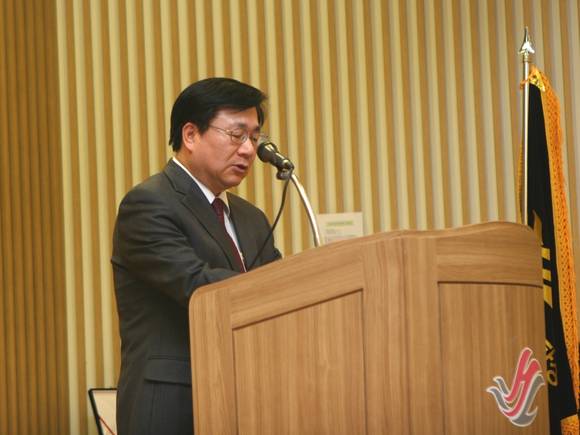 한림대학교동탄성심병원 유규형 신임 병원장이 30일 원내에서 열리 취임식에서 취임사를 전하고 있다.