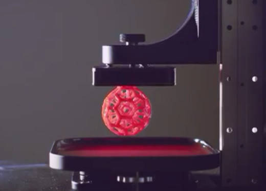 새로운 3-D 기술은 빛(자외선)과 산소를 융합하여 매우 빠르고 정확한 3-D 프린팅을 가능하게 한다. (제공: Video: //www.youtube.com/watch?v=UpH1zhUQY0c)ⒸScreen shot from provided video, courtesy of Carbon3D Inc.
