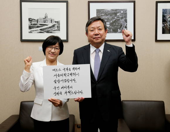 (오른쪽)오병희 서울대병원장과 송경자 서울대병원 간호본부장