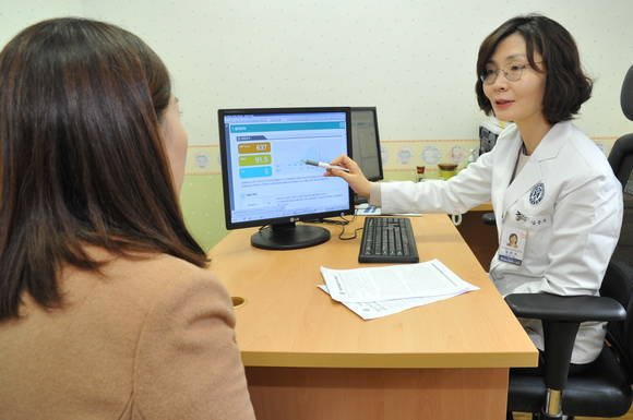 김은주 교수가 성취역량 인성 결과에 대해 설명하고 있다