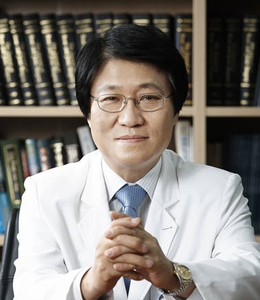 윤강섭 병원장