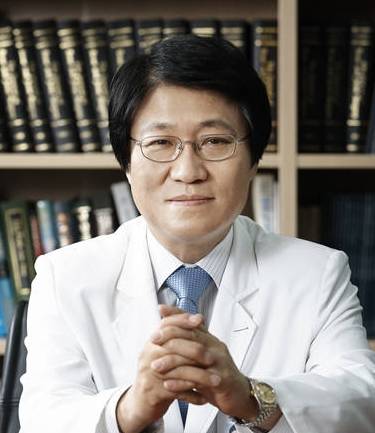 윤강섭 병원장