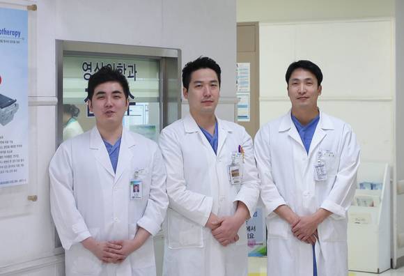 인천성모병원 영상의학팀 전재호, 김상현, 우종범 방사선사(왼쪽부터)