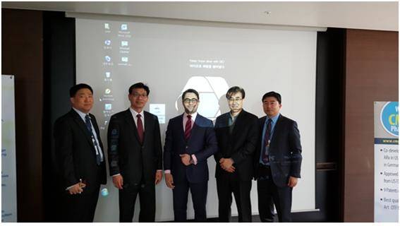 차바이오컴플렉스에서 좌로부터 CMG제약 김병조 상무, 김제학 사장, KimiAra사 Mr. Omid Rahbarsafa 사장, CMG제약 이주형 대표, 박찬용 부장