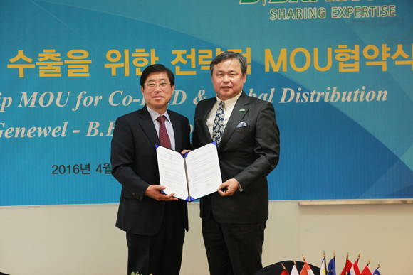 제네웰 문병현 대표(왼쪽)와 비브라운코리아 김해동 대표