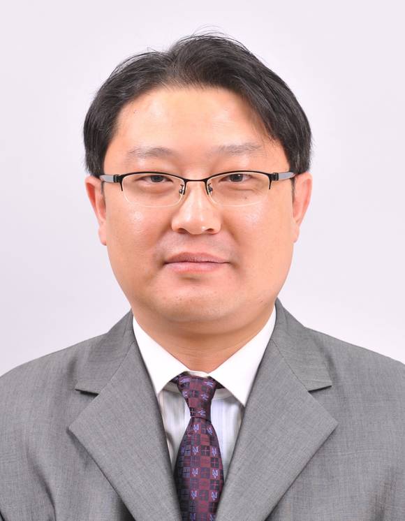 허균 박사