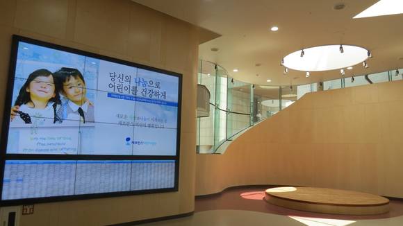어린이병원 증축 내부 라운지 사진