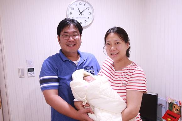 아빠 박기주(왼쪽)씨와 엄마 이현정(오른쪽)씨