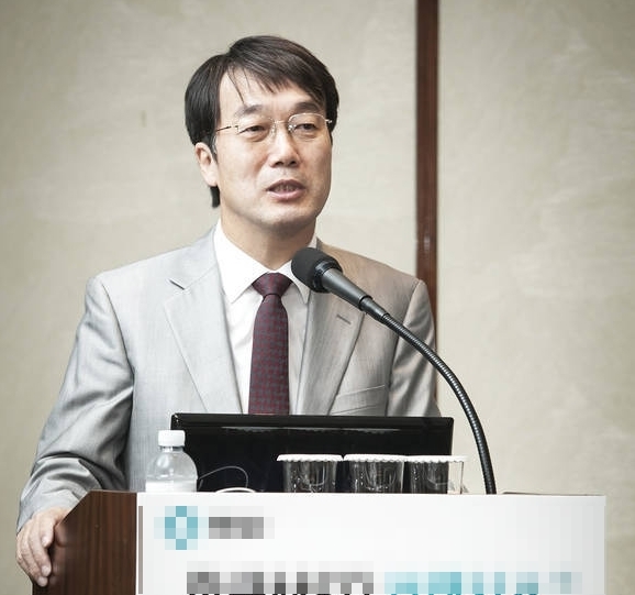 최정윤 이사장