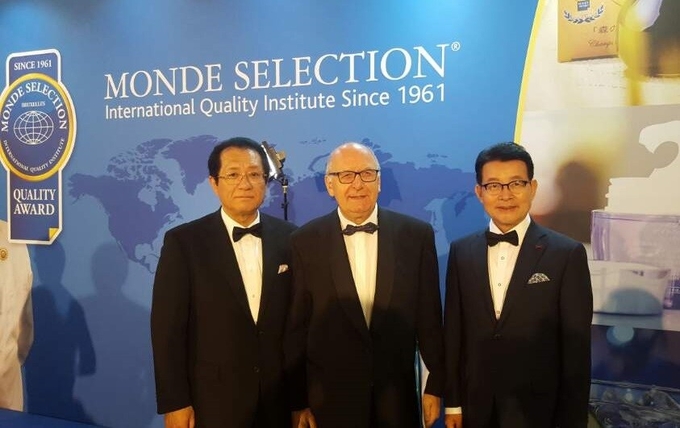 사쿠라 코포레이션 이노우에 유우지 사장, Prof. Joseph Bessemans, Jury President, ㈜일화 이성균 대표