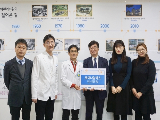 가운데 좌. 서울시어린이병원 김재복 원장 가운데 우. CJ헬스케어 전략지원실 김기호 상무