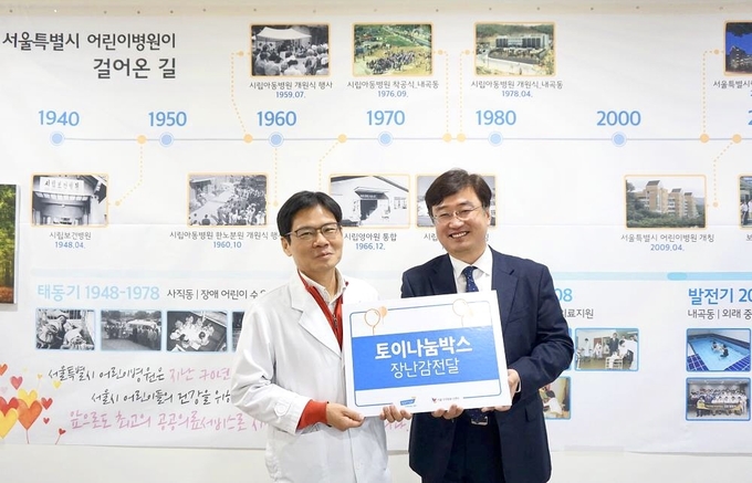서울시어린이병원 김재복 원장과(좌) CJ헬스케어 전략지원실 김기호 상무