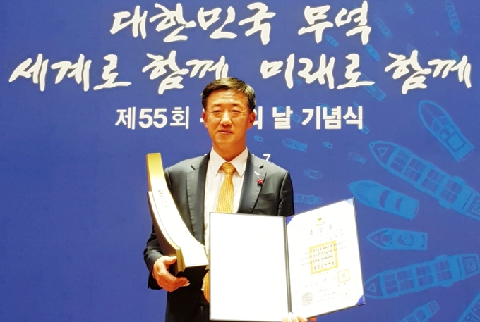 엄태웅 대표