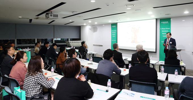 한국동물병원협회 허주형 회장(동물병원K) (우측)