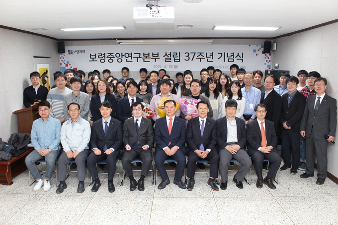 이삼수사장(앞줄 왼쪽에서 다섯번째)등 연구본부 임직원들