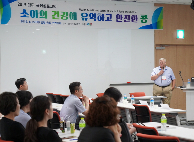 Martin Ronis 교수