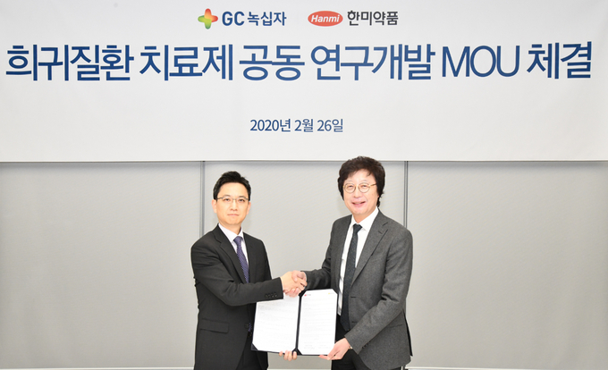 GC녹십자 허은철 사장(좌)과 한미약품 대표이사 권세창 사장