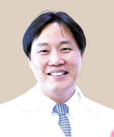 전윤홍 교수