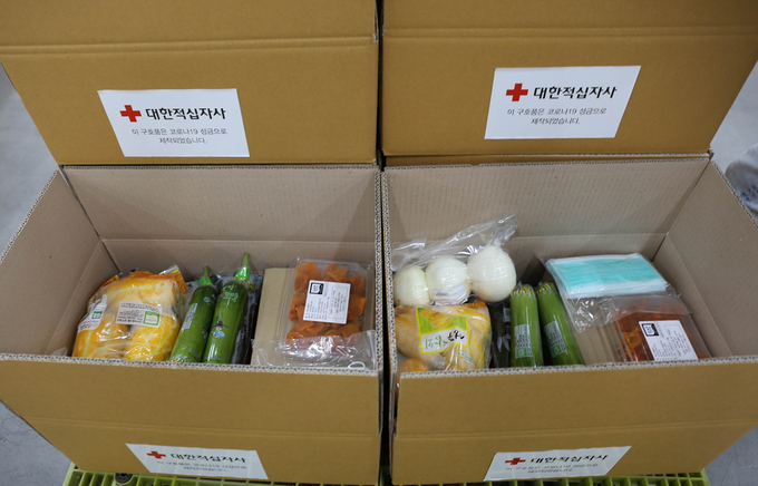 경북지역 급식농가의 제철과일·채소가 포함된 긴급구호품