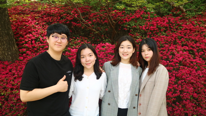왼쪽부터 김대은(경영15), 박재은(경영16), 이주영(경영17), 신예인(경영15) 학생