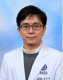 강지만 교수