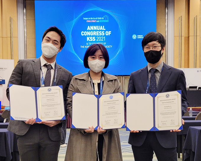 좌로부터, 김창환 전공의, 김은영 교수, 임경무 전공의