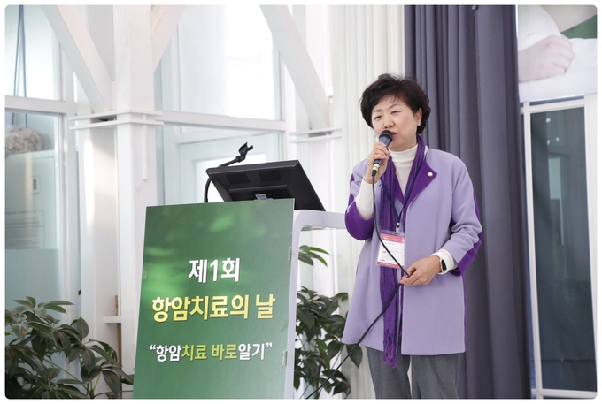 국회 보건복지위원회 소속 바른정당 박인숙 의원이 제 1회 항암치료의 날 기념행사에 참석해 축사를 하고 있다.  